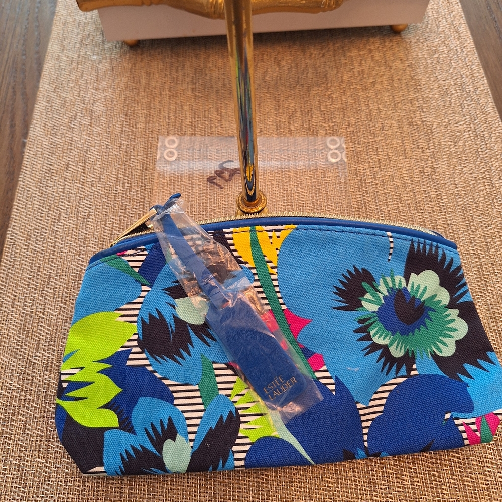 Estee Lauder - Picture 3 of 3